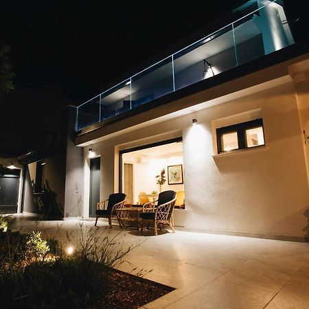Villa Magna - Seaside Villa With Pool And Sauna トロギール エクステリア 写真