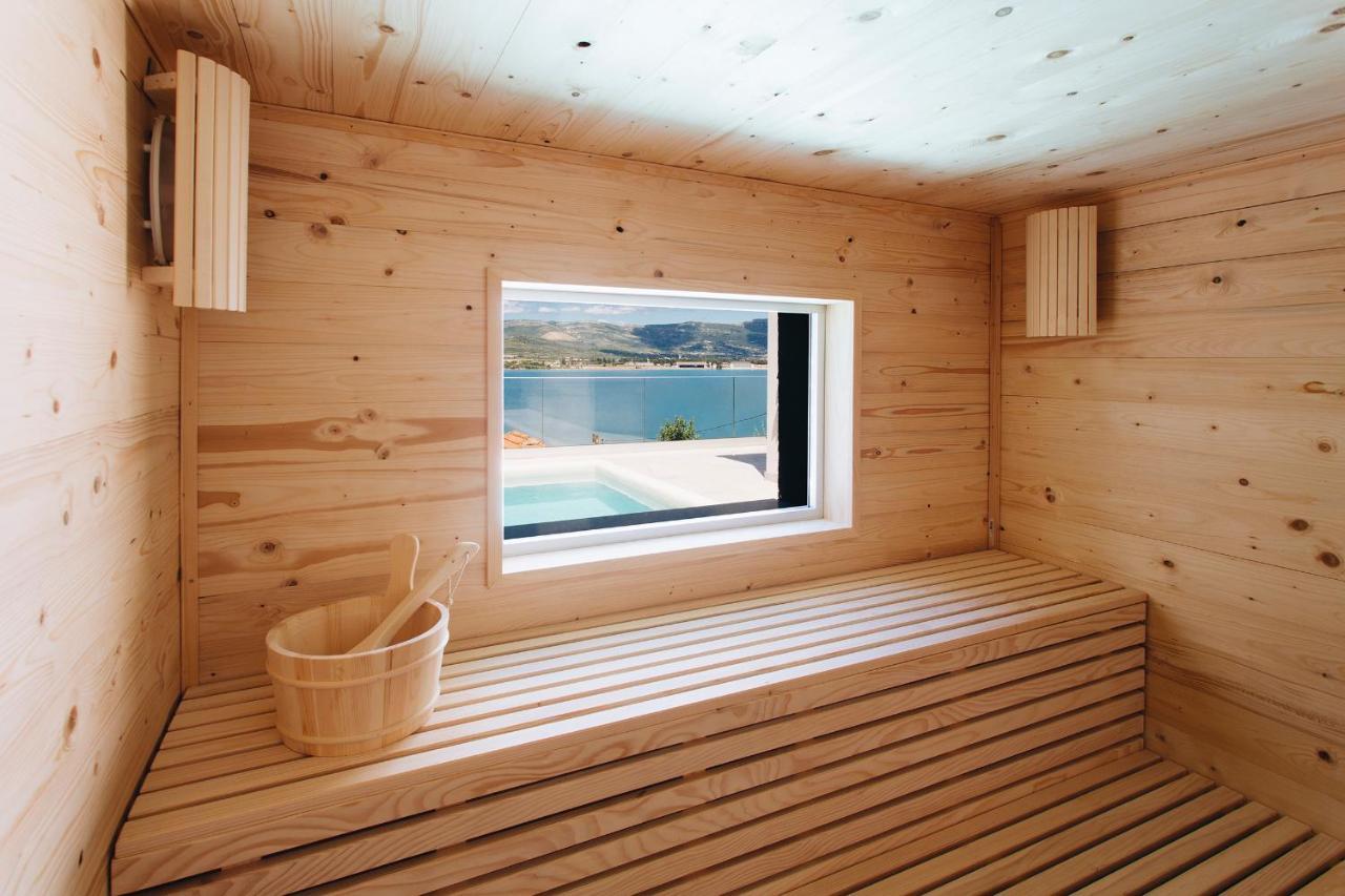 Villa Magna - Seaside Villa With Pool And Sauna トロギール エクステリア 写真