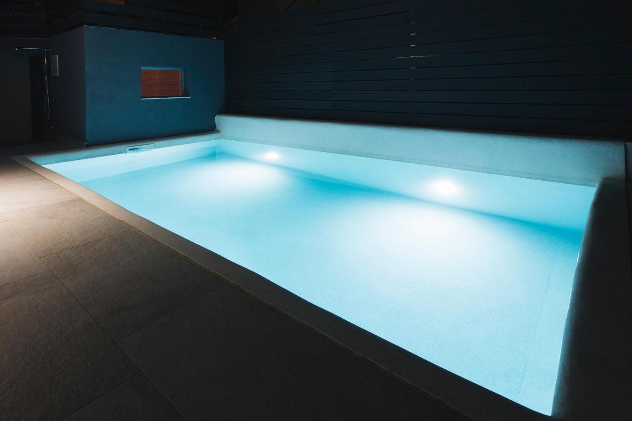Villa Magna - Seaside Villa With Pool And Sauna トロギール エクステリア 写真