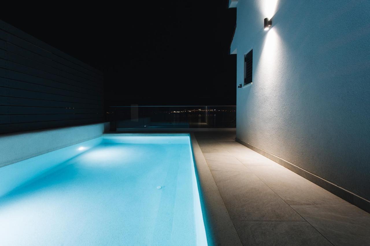 Villa Magna - Seaside Villa With Pool And Sauna トロギール エクステリア 写真