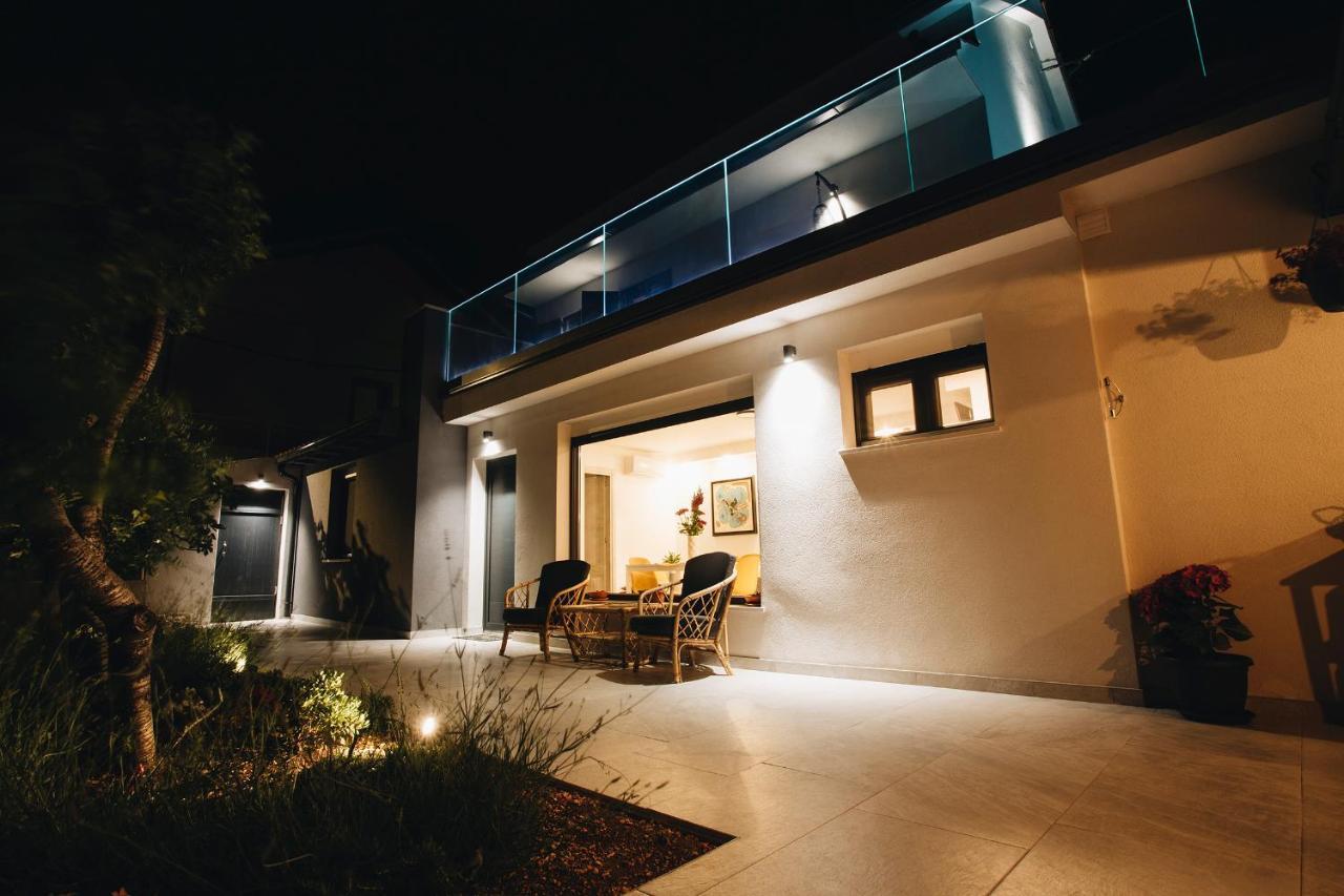 Villa Magna - Seaside Villa With Pool And Sauna トロギール エクステリア 写真