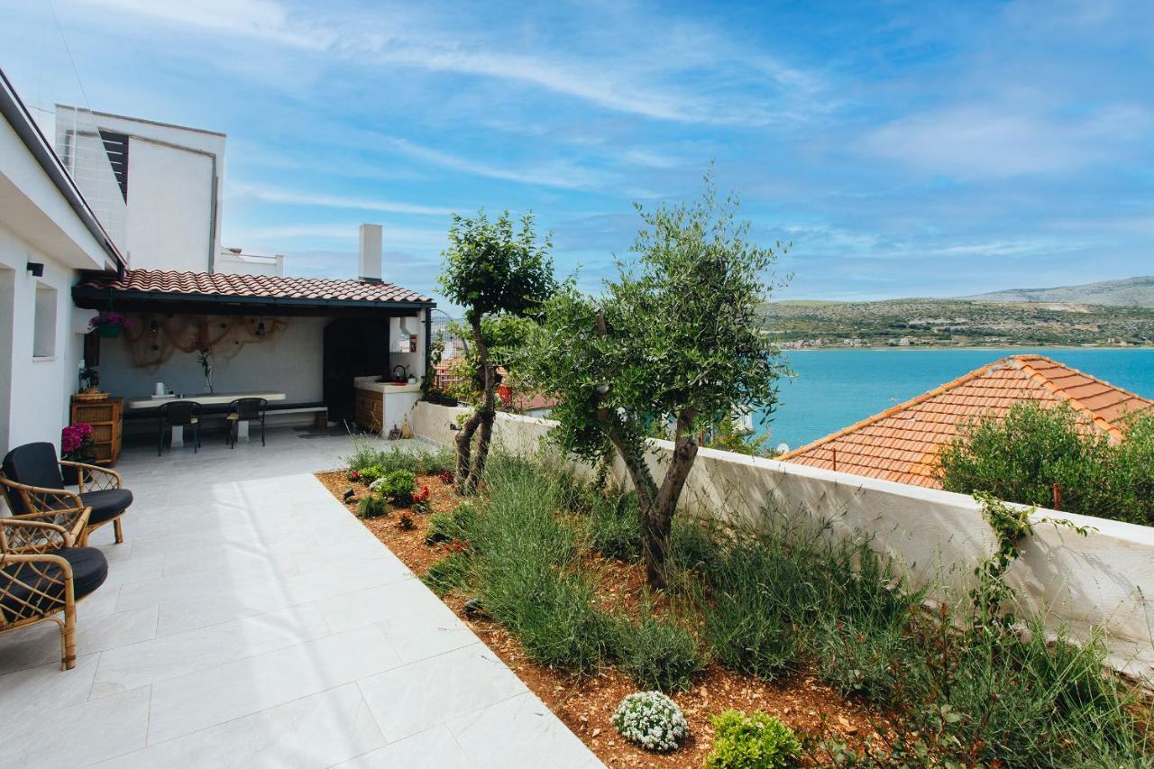 Villa Magna - Seaside Villa With Pool And Sauna トロギール エクステリア 写真