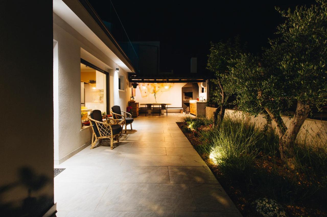 Villa Magna - Seaside Villa With Pool And Sauna トロギール エクステリア 写真